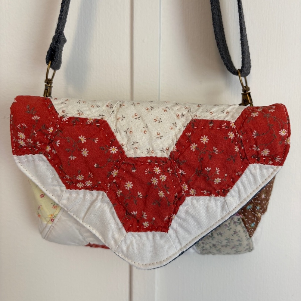 Quilted Crossbody or Belt Bag Multicolour Vintage Patchwork - Picture 3 of 9